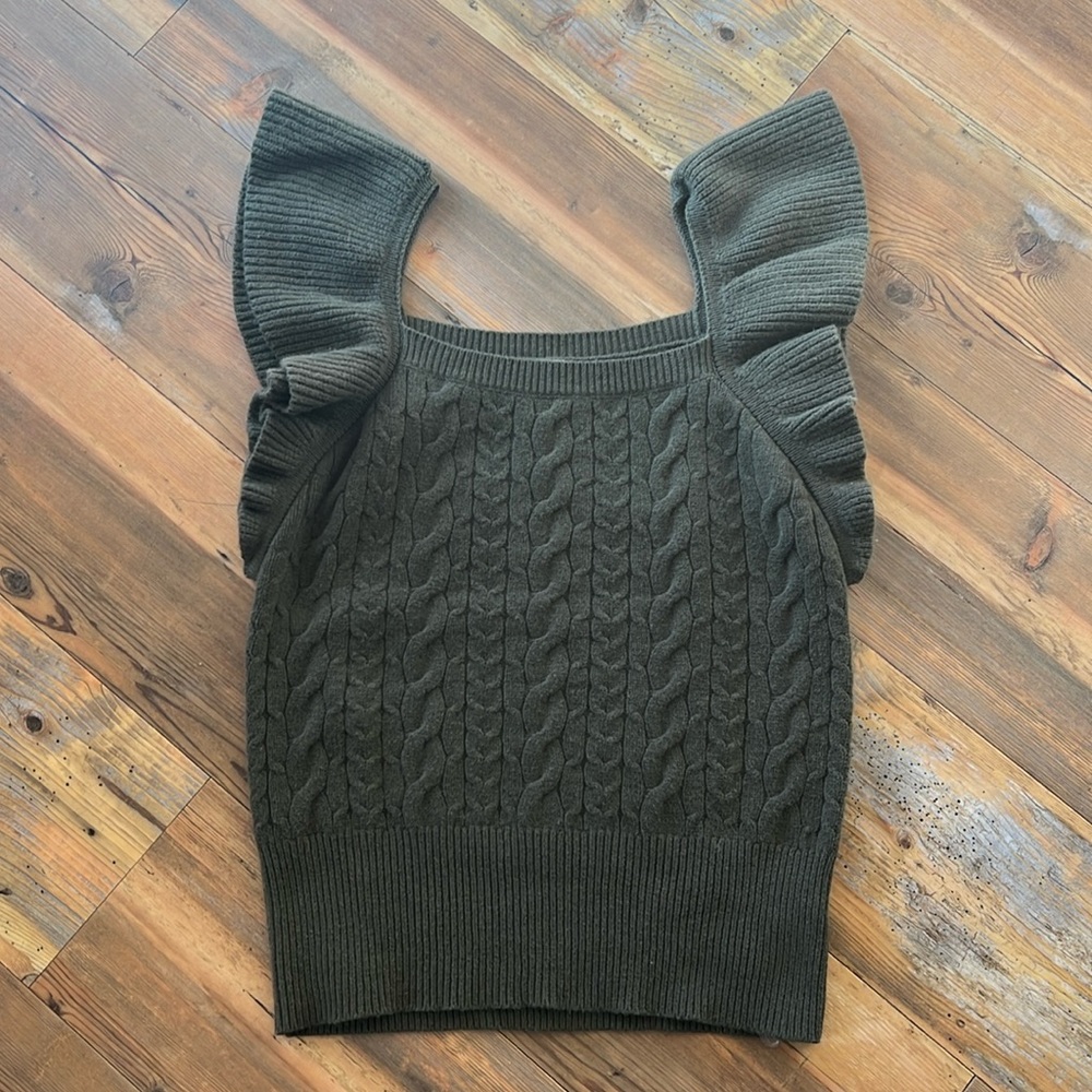 Women’s cable knit tank